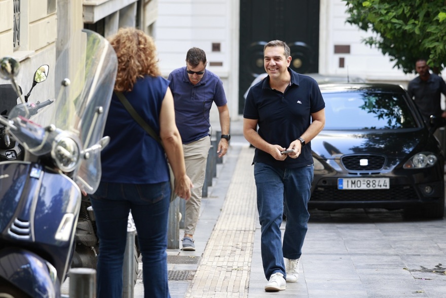 Τσίπρας: Πήγε να ψηφίσει για την διαδοχή του στον ΣΥΡΙΖΑ στο σχολείο του γιου του