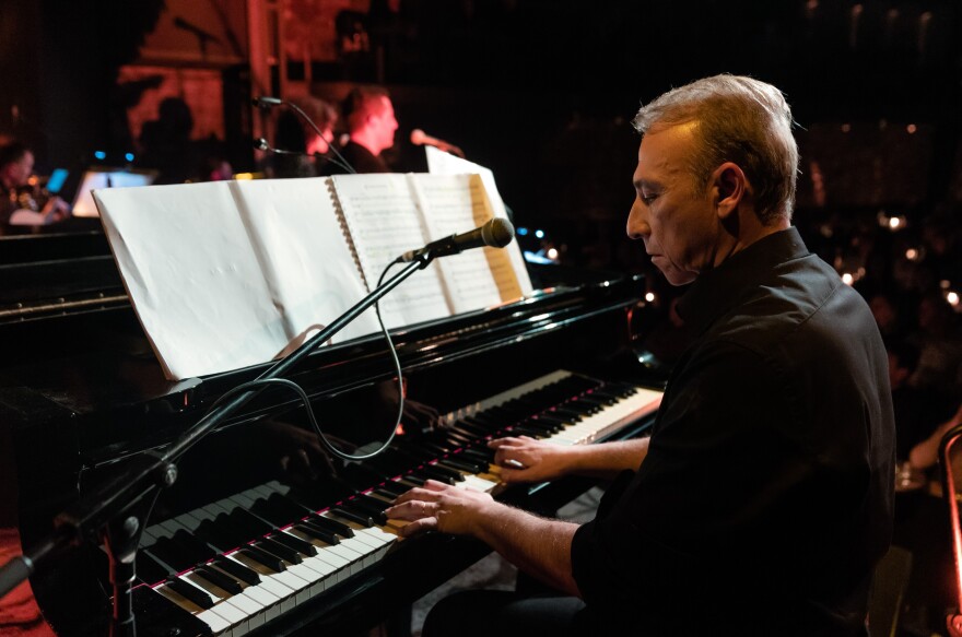 Μίνως Μάτσας: «Εζησα κρυμμένος και τώρα βγαίνω  στο φως» 