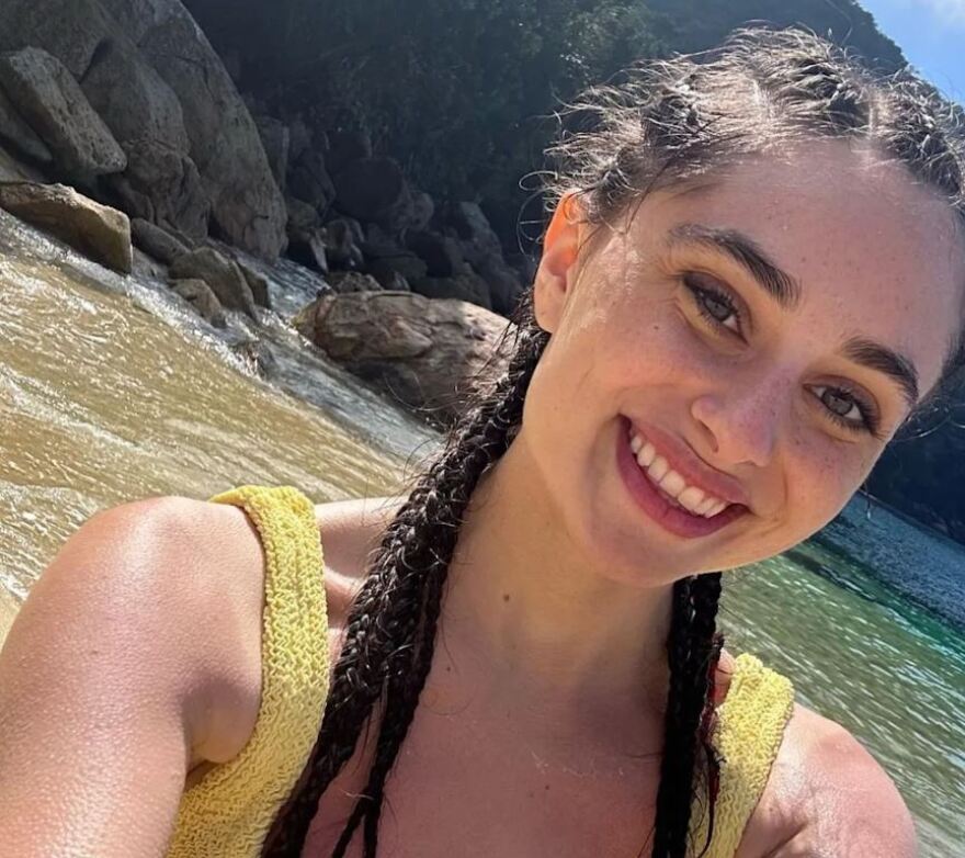 Γαλλία: Σφοδρή κριτική σε βιολονίστρια που πόζαρε με μαγιό - Την αποκάλεσαν «φτηνή» και «ρηχή»