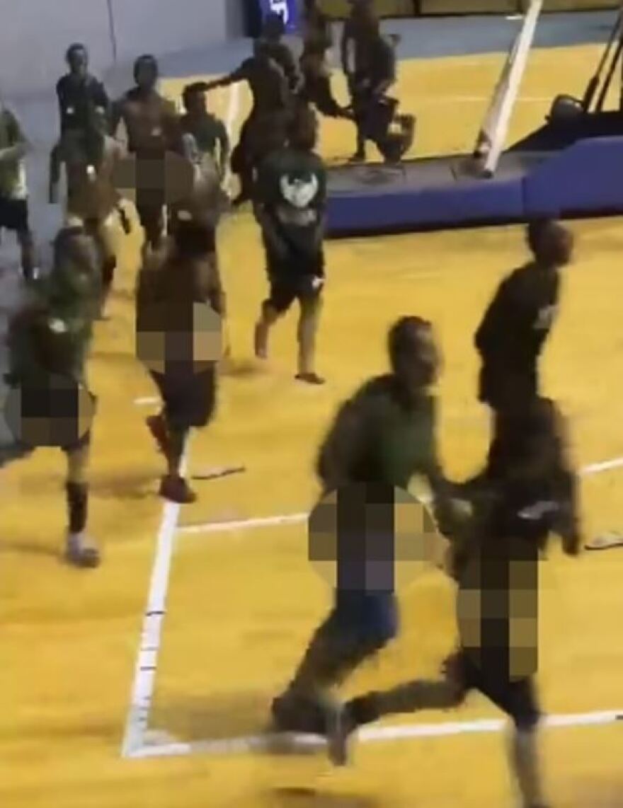 Βραζιλία: Φοιτητές ιατρικής αυνανίστηκαν για να πανηγυρίσουν τη νίκη της ομάδας τους σε αγώνα βόλεϊ γυναικών