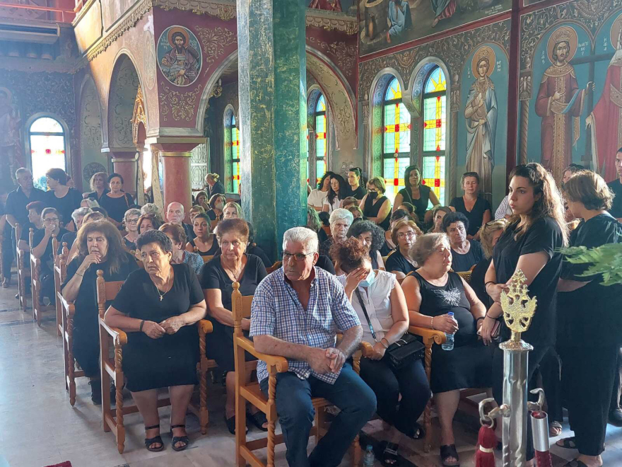 Μαριάννα Τσίγκα: Με ένα λουλούδι και ντυμένοι στα λευκά αποχαιρέτησαν την 20χρονη δόκιμο του Εμπορικού Ναυτικού - Φωτογραφίες