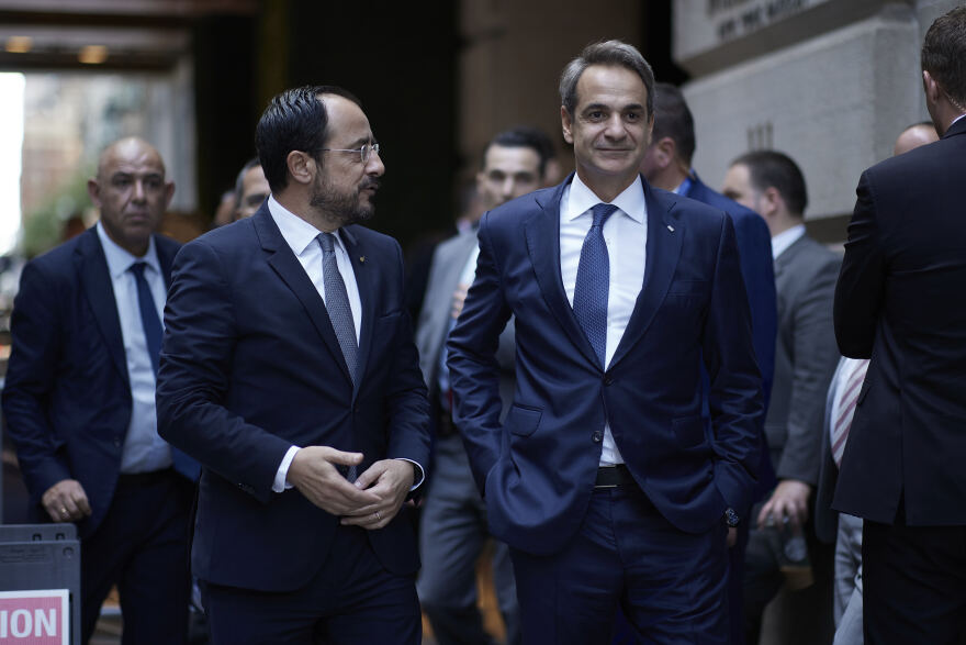 Νέα Υόρκη: Φωτογραφίες από το θερμό τετ α τετ Μητσοτάκη με Σολτς και Τριντό