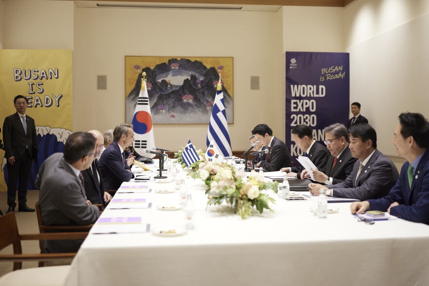 Νέα Υόρκη: Φωτογραφίες από το θερμό τετ α τετ Μητσοτάκη με Σολτς και Τριντό