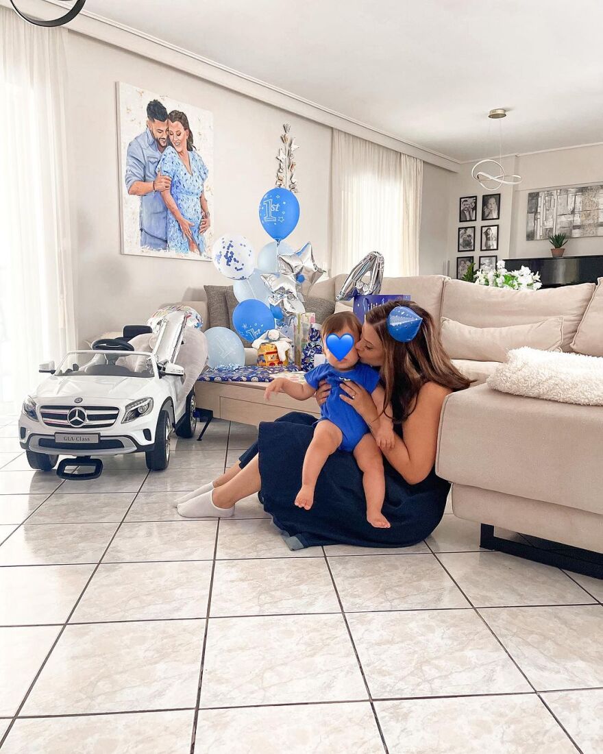 Λάουρα Νάργες-Χρήστος Σαντικάι: Στα πρώτα γενέθλια του γιου τους - Δείτε φωτογραφίες