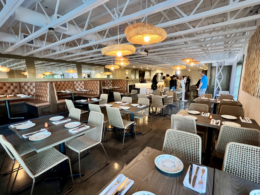 Αντετοκούνμπο: Άνοιξε ελληνικό εστιατόριο στο Μιλγουόκι με τζατζίκι, σουβλάκι και μουσακά