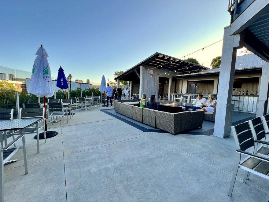 Αντετοκούνμπο: Άνοιξε ελληνικό εστιατόριο στο Μιλγουόκι με τζατζίκι, σουβλάκι και μουσακά