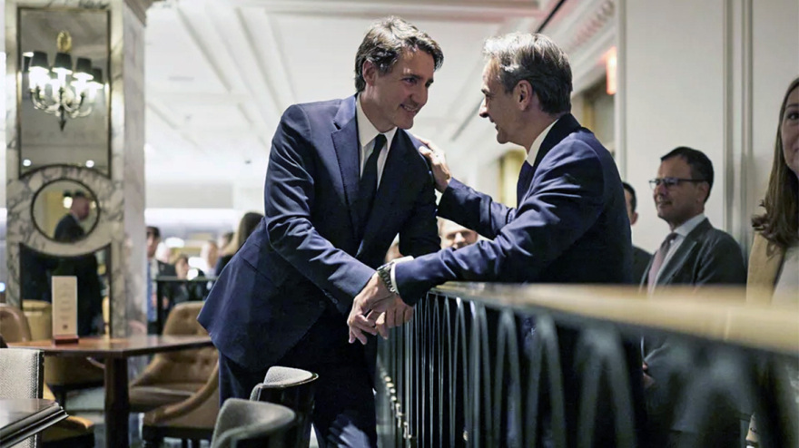 Νέα Υόρκη: Φωτογραφίες από το θερμό τετ α τετ Μητσοτάκη με Σολτς και Τριντό