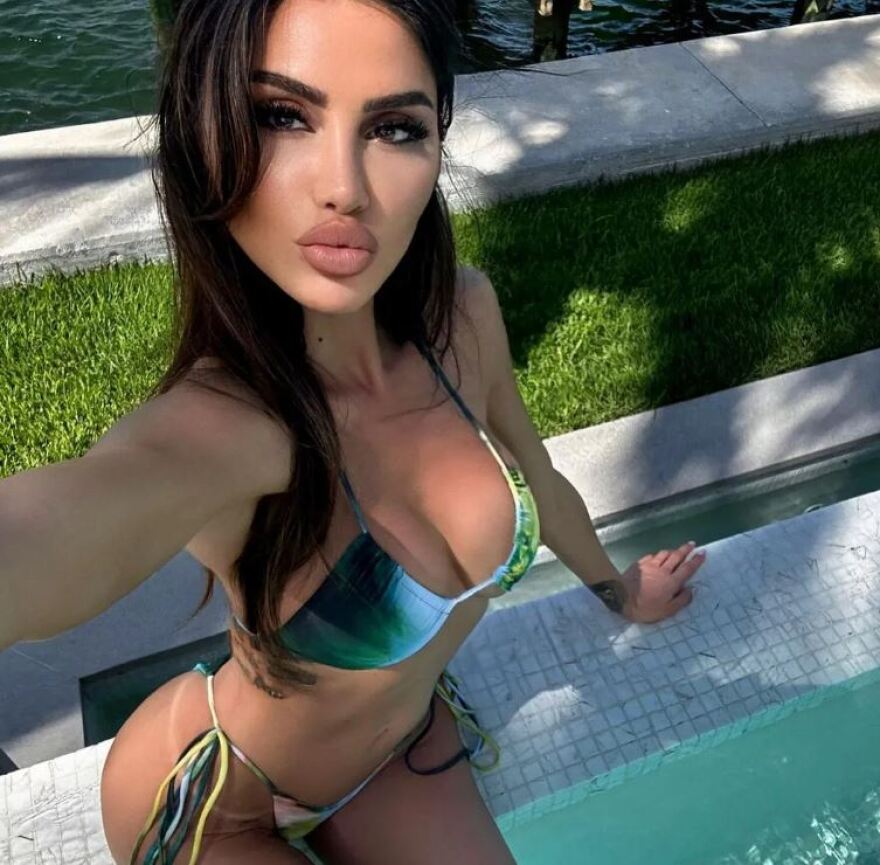 Ιnfluencer πρώτα έκανε σκηνή σε αεροπλάνο και μετά της έκαναν πρόταση $25.000 για ερωτική ταινία