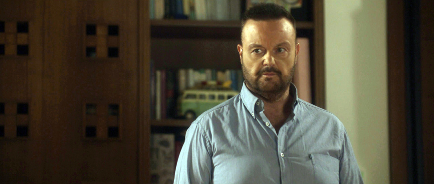 Κάνε ότι κοιμάσαι: Η δολοφονία κλονίζει τη φήμη του σχολείου – Ο Νικόλας συγκρούεται με τον διευθυντή