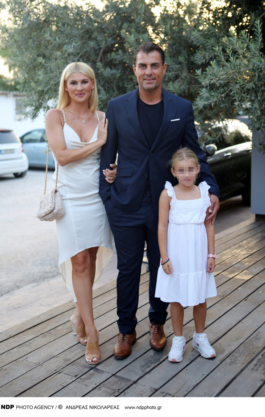 Ιωάννα Τούνη - Δημήτρης Αλεξάνδρου: Βάφτισαν τον γιο τους - Όσα έγιναν στο πάρτι μετά το μυστήριο