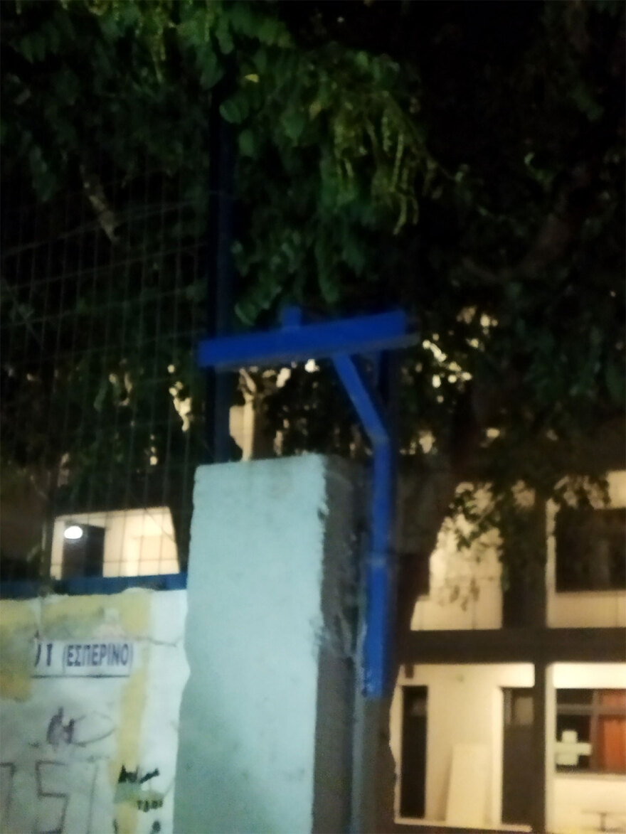  Βόλος: Καθηγήτρια τραυματίστηκε στο κεφάλι όταν κατέρρευσε η καγκελόπορτα του 2ου ΕΠΑΛ