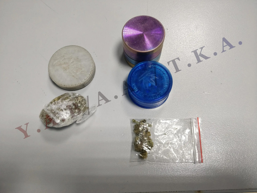 ΕΛΑΣ: Βεγγαλικά, μαχαίρι και κάνναβη στους 21 που συνελήφθησαν σε ΟΑΚΑ και «Γ. Καραϊσκάκης