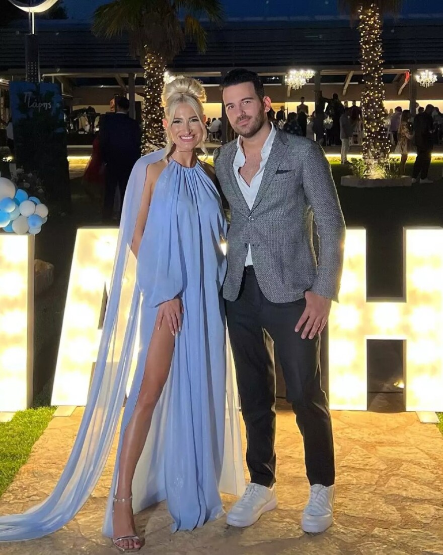 Ιωάννα Τούνη - Δημήτρης Αλεξάνδρου: Βάφτισαν τον γιο τους - Όσα έγιναν στο πάρτι μετά το μυστήριο