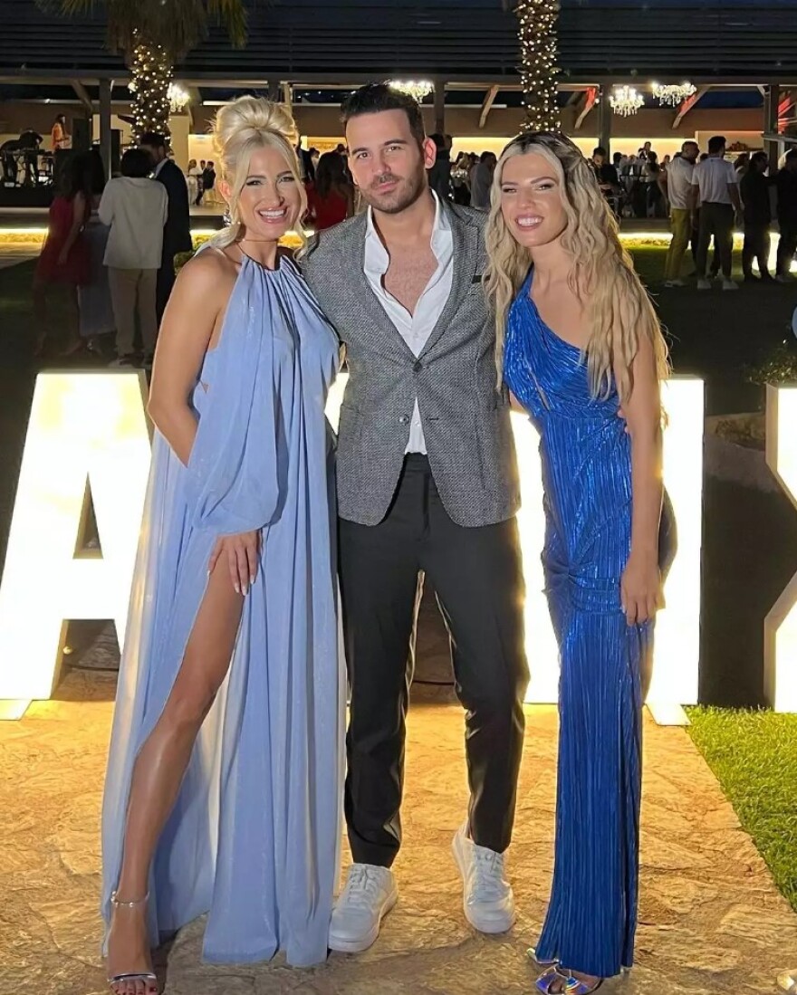 Ιωάννα Τούνη - Δημήτρης Αλεξάνδρου: Βάφτισαν τον γιο τους - Όσα έγιναν στο πάρτι μετά το μυστήριο