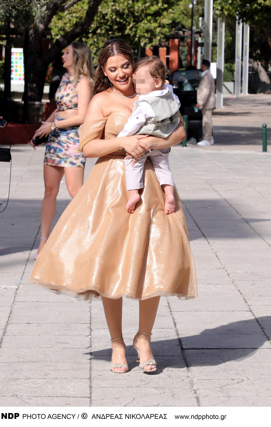  Λάουρα Νάργες- Χρήστος Σαντικάι: Βαφτίζουν τον γιο τους 