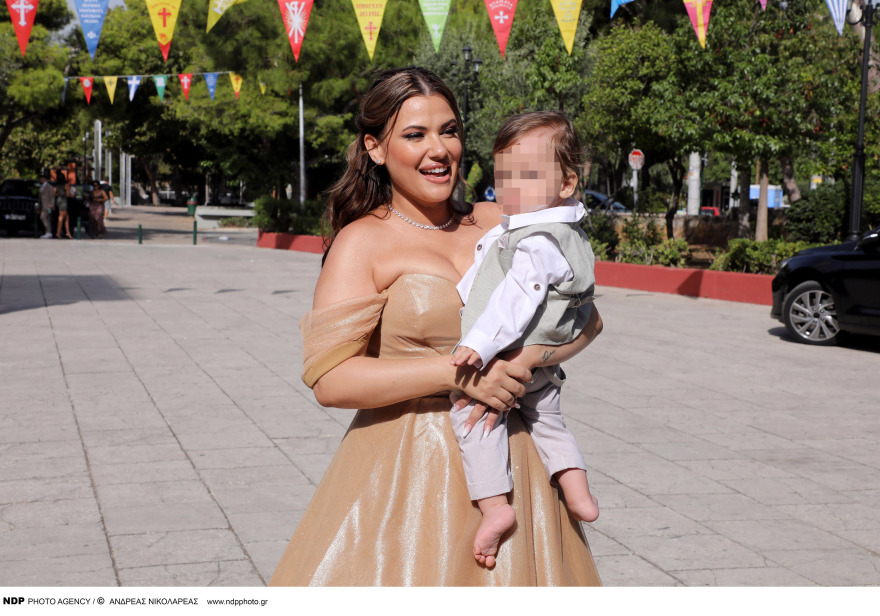  Λάουρα Νάργες- Χρήστος Σαντικάι: Βαφτίζουν τον γιο τους 