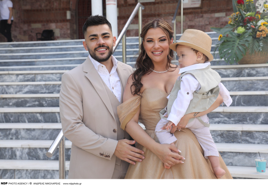  Λάουρα Νάργες- Χρήστος Σαντικάι: Βαφτίζουν τον γιο τους 
