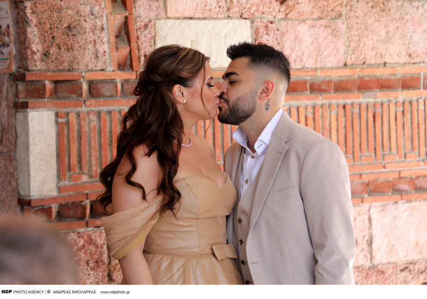  Λάουρα Νάργες- Χρήστος Σαντικάι: Βαφτίζουν τον γιο τους 