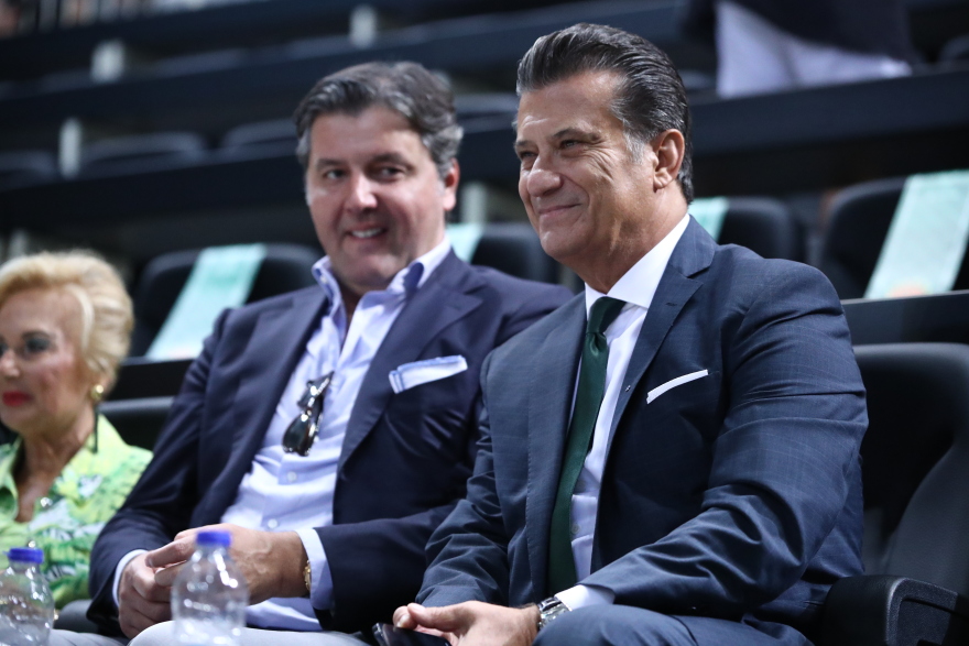 «Τρέλα» από 12.000 κόσμο στο ΟΑΚΑ για τον μπασκετικό Παναθηναϊκό - Στις εξέδρες Στάνκογλου, Μπισμπίκης - Βίντεο και φωτογραφίες