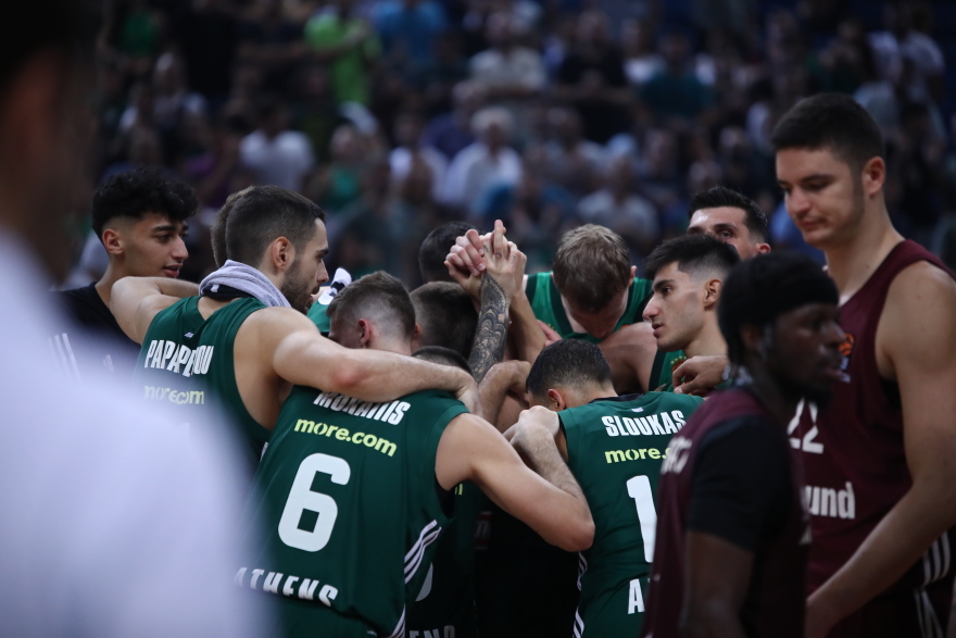 «Τρέλα» από 12.000 κόσμο στο ΟΑΚΑ για τον μπασκετικό Παναθηναϊκό - Στις εξέδρες Στάνκογλου, Μπισμπίκης - Βίντεο και φωτογραφίες