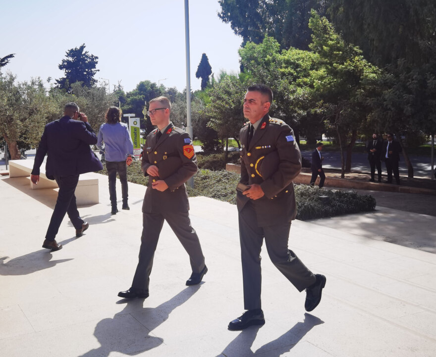 Λιβύη: Παρασημοφόρηση μετά θάνατον για τα αδέρφια Μανδαλιού που σκοτώθηκαν - Οδύνη στο τελευταίο «αντίο» (φωτογραφίες)