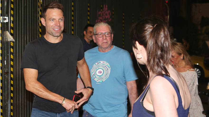 Στέφανος Κασσελάκης: Σε πάρτι νεολαίας με φίλους και συνεργάτες - Δείτε βίντεο και φωτογραφίες