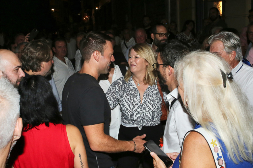 Στέφανος Κασσελάκης: Σε πάρτι νεολαίας με φίλους και συνεργάτες - Δείτε βίντεο και φωτογραφίες