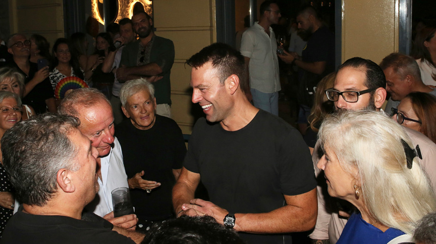 Στέφανος Κασσελάκης: Σε πάρτι νεολαίας με φίλους και συνεργάτες - Δείτε βίντεο και φωτογραφίες