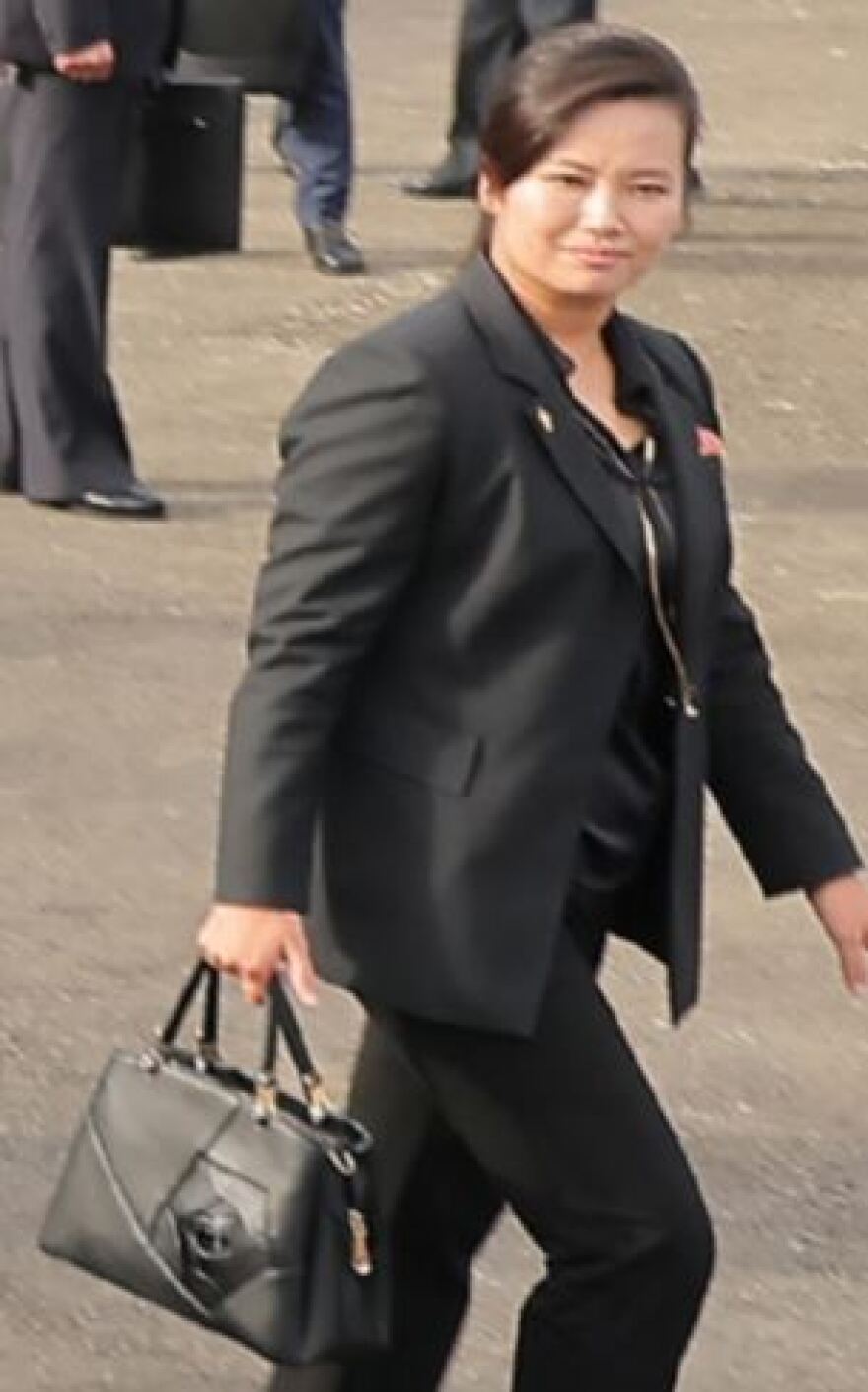 Κιμ Γιονγκ Ουν: Οι «γυναίκες» του κυκλοφορούν με πανάκριβες τσάντες Gucci