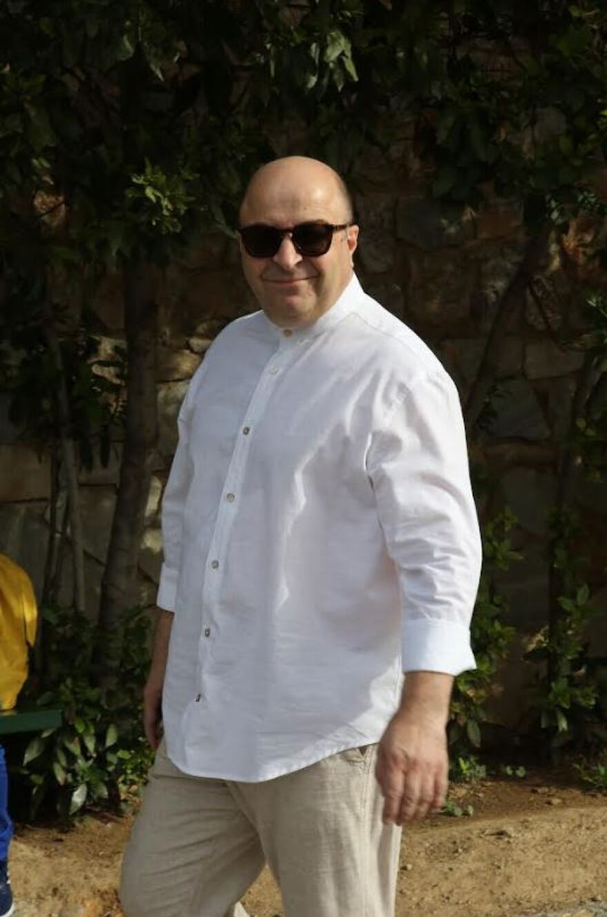 Γιώργος Αγγελόπουλος: Παντρεύτηκε τη Δήμητρα Βαμβακούση - Δείτε φωτογραφίες και βίντεο