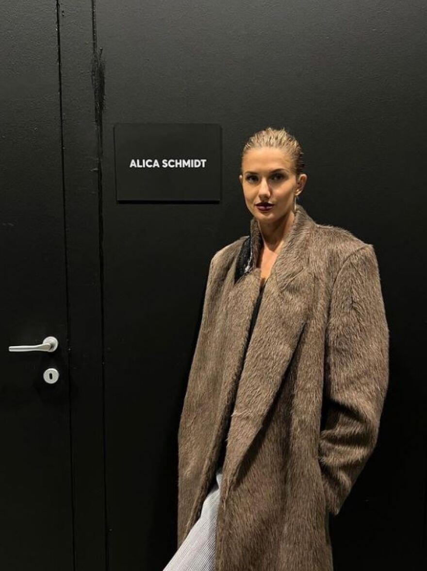 Αλίσα Σμιντ: Η πιο σέξι αθλήτρια του κόσμου έκλεψε την παράσταση στην πασαρέλα του Μιλάνου - Φωτογραφίες 