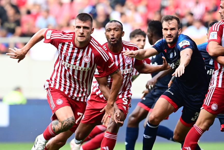 Ολυμπιακός - Κηφισιά: Στη νοηματική γλώσσα η λέξη Stoiximan στη φανέλα των ερυθρολεύκων 