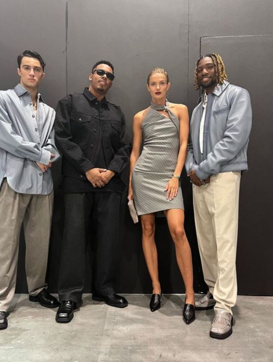 Αλίσα Σμιντ: Η πιο σέξι αθλήτρια του κόσμου έκλεψε την παράσταση στην πασαρέλα του Μιλάνου - Φωτογραφίες 