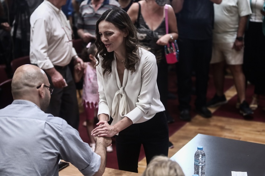 Εκλογές ΣΥΡΙΖΑ: Η ψήφος του Στέφανο Κασσελάκη και της Έφης Αχτσιόγλου σε 14 φωτογραφίες