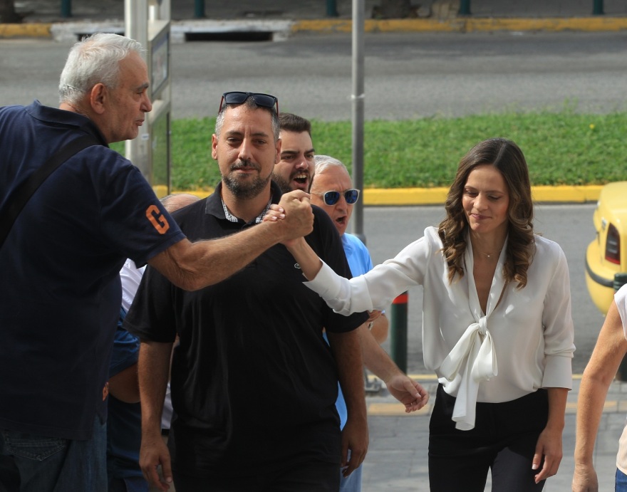 Εκλογές ΣΥΡΙΖΑ: Η ψήφος του Στέφανο Κασσελάκη και της Έφης Αχτσιόγλου σε 14 φωτογραφίες