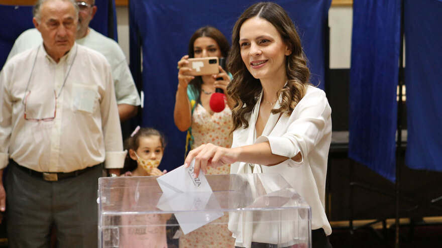 Εκλογές ΣΥΡΙΖΑ: Η ψήφος του Στέφανο Κασσελάκη και της Έφης Αχτσιόγλου σε 14 φωτογραφίες