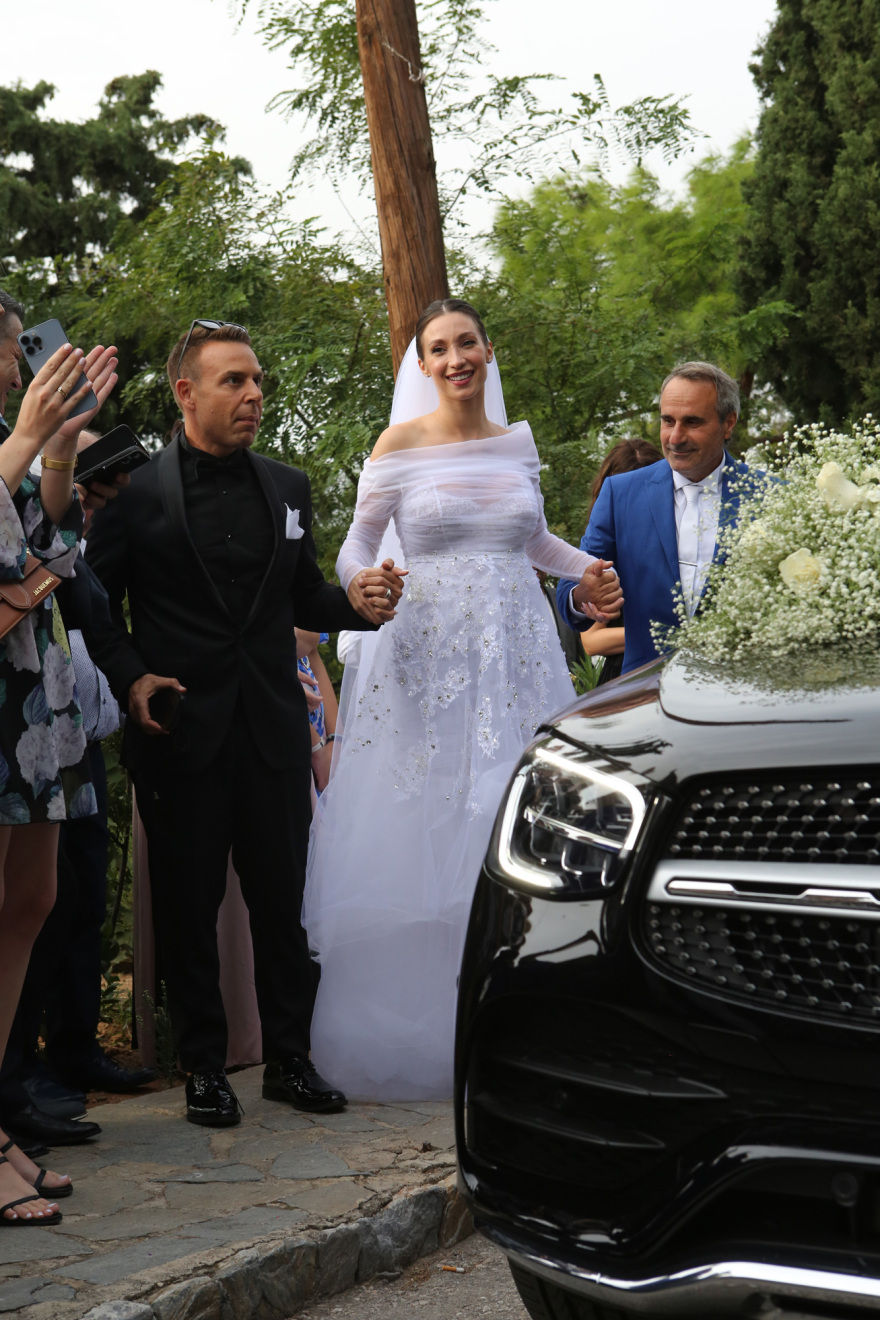 Γιώργος Αγγελόπουλος: Παντρεύτηκε τη Δήμητρα Βαμβακούση - Δείτε φωτογραφίες και βίντεο