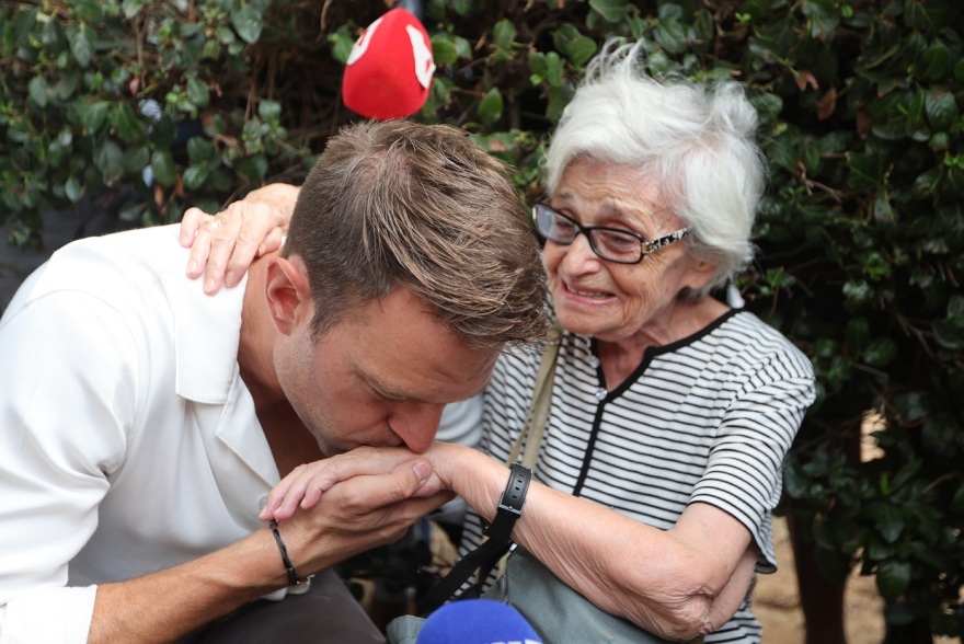 Εκλογές ΣΥΡΙΖΑ: Η ψήφος του Στέφανο Κασσελάκη και της Έφης Αχτσιόγλου σε 14 φωτογραφίες