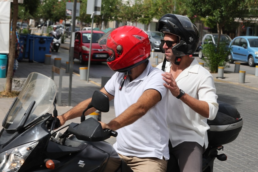 Εκλογές ΣΥΡΙΖΑ: Η ψήφος του Στέφανο Κασσελάκη και της Έφης Αχτσιόγλου σε 14 φωτογραφίες