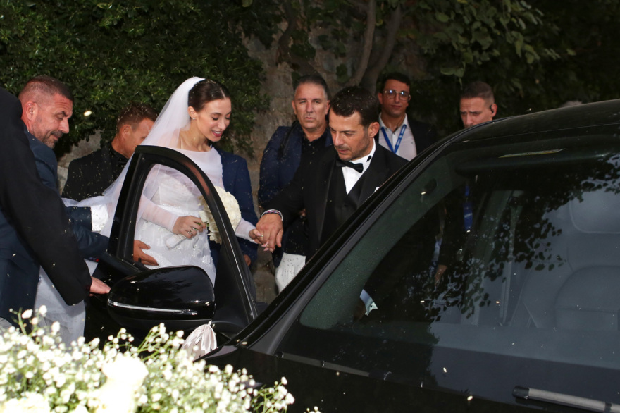 Γιώργος Αγγελόπουλος: Παντρεύτηκε τη Δήμητρα Βαμβακούση - Δείτε φωτογραφίες και βίντεο