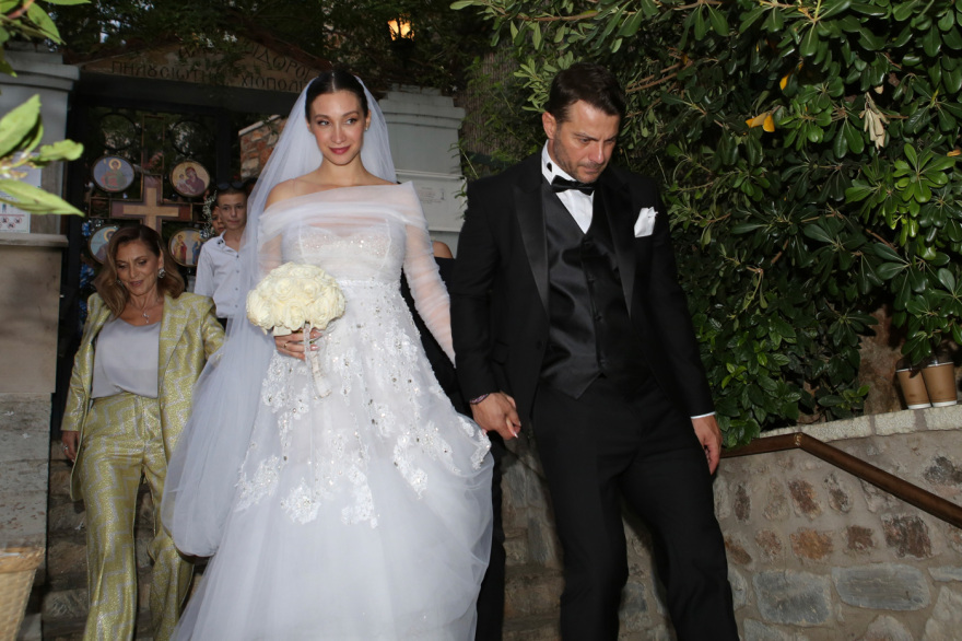 Γιώργος Αγγελόπουλος: Παντρεύτηκε τη Δήμητρα Βαμβακούση - Δείτε φωτογραφίες και βίντεο