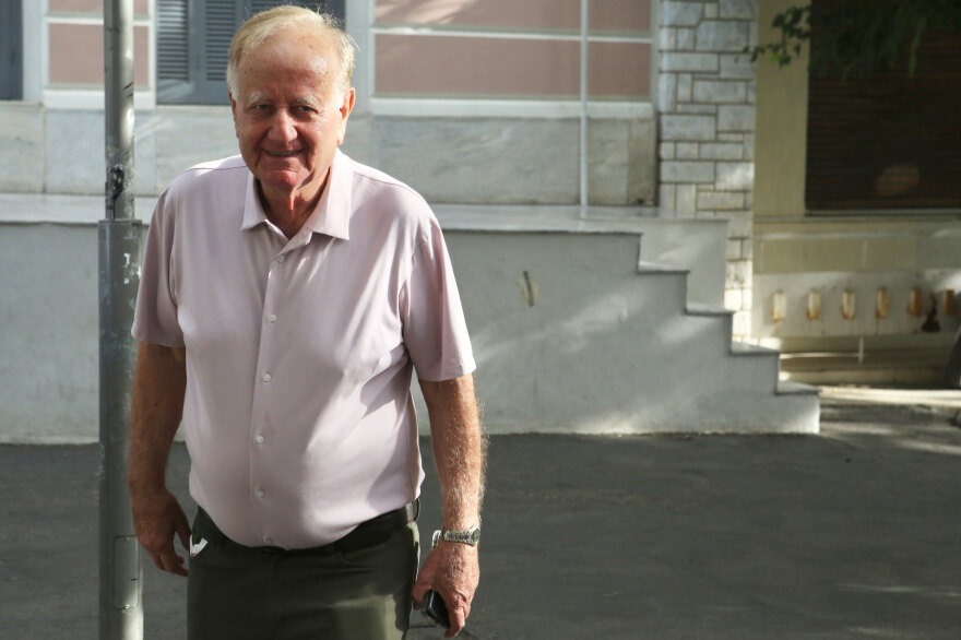 Εκλογές ΣΥΡΙΖΑ:  Ψήφισε ο πατέρας του Στέφανου Κασσελάκη - «Ο καλύτερος να κερδίσει»