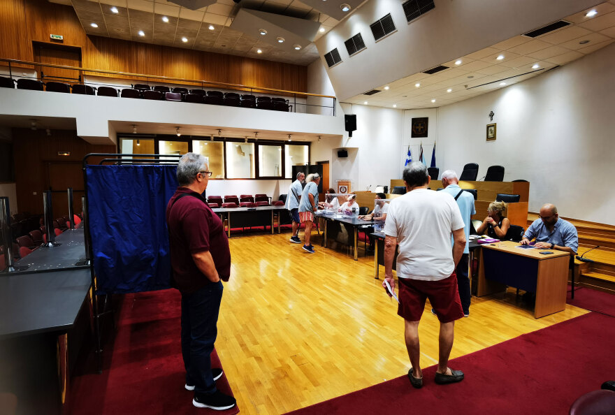 ΣΥΡΙΖΑ: Στις κάλπες για Κασσελάκη ή Αχτσιόγλου -  Ψήφισαν 19.000 τις πρώτες δύο ώρες