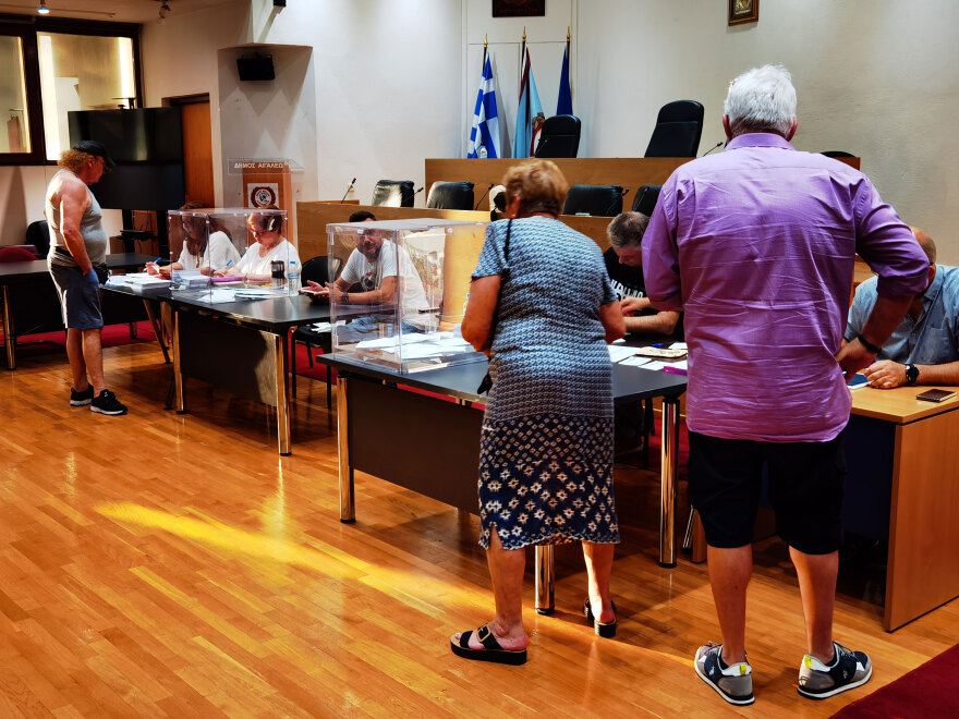 ΣΥΡΙΖΑ: Στις κάλπες για Κασσελάκη ή Αχτσιόγλου -  Ψήφισαν 19.000 τις πρώτες δύο ώρες