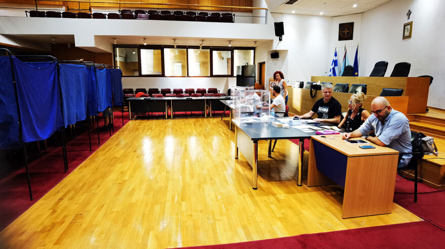 Εκλογές ΣΥΡΙΖΑ: Ουρές από νωρίς στο Αιγάλεω για τον δεύτερο γύρο