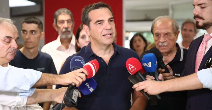 Στην Καισαριανή ψήφισε ο Τσίπρας: Οι μεγάλοι αγώνες δεν είναι εσωκομματικοί, ενωμένοι θα στηρίξουμε την κοινωνία