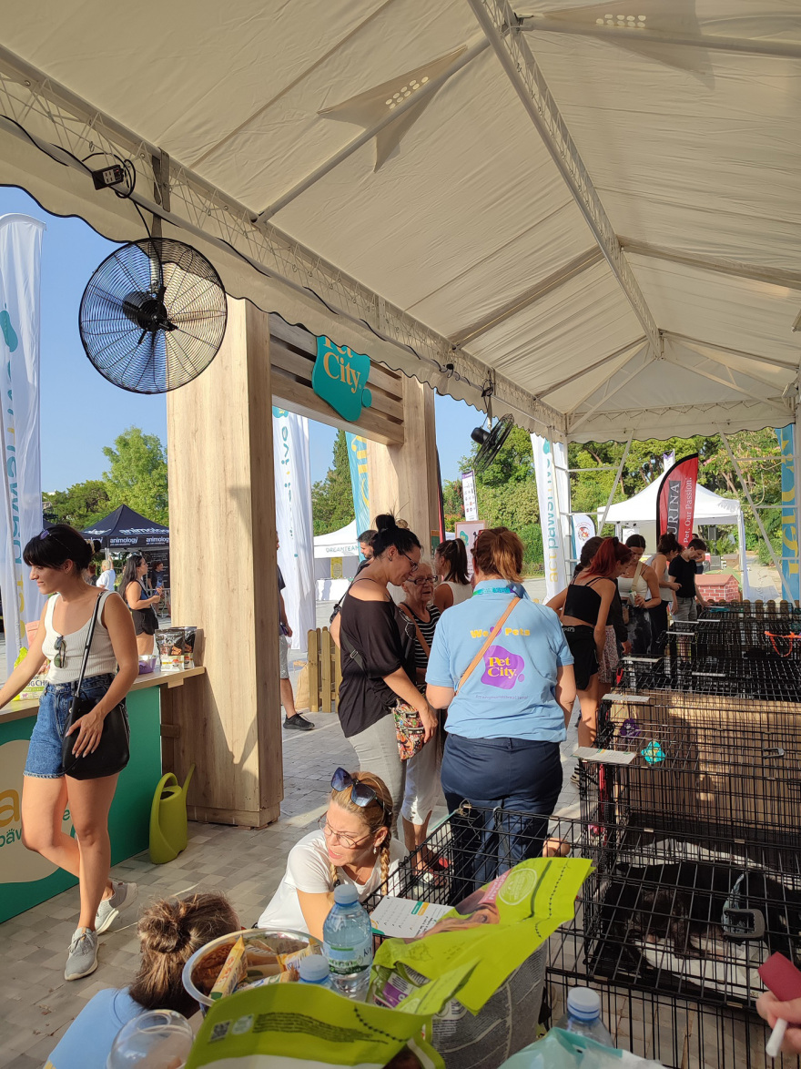 Με επιτυχία ολοκληρώθηκαν οι Ημέρες Υιοθεσίας των Pet City  στο Woof Festival για τα πυρόπληκτα και πλημμυροπαθή ζώα