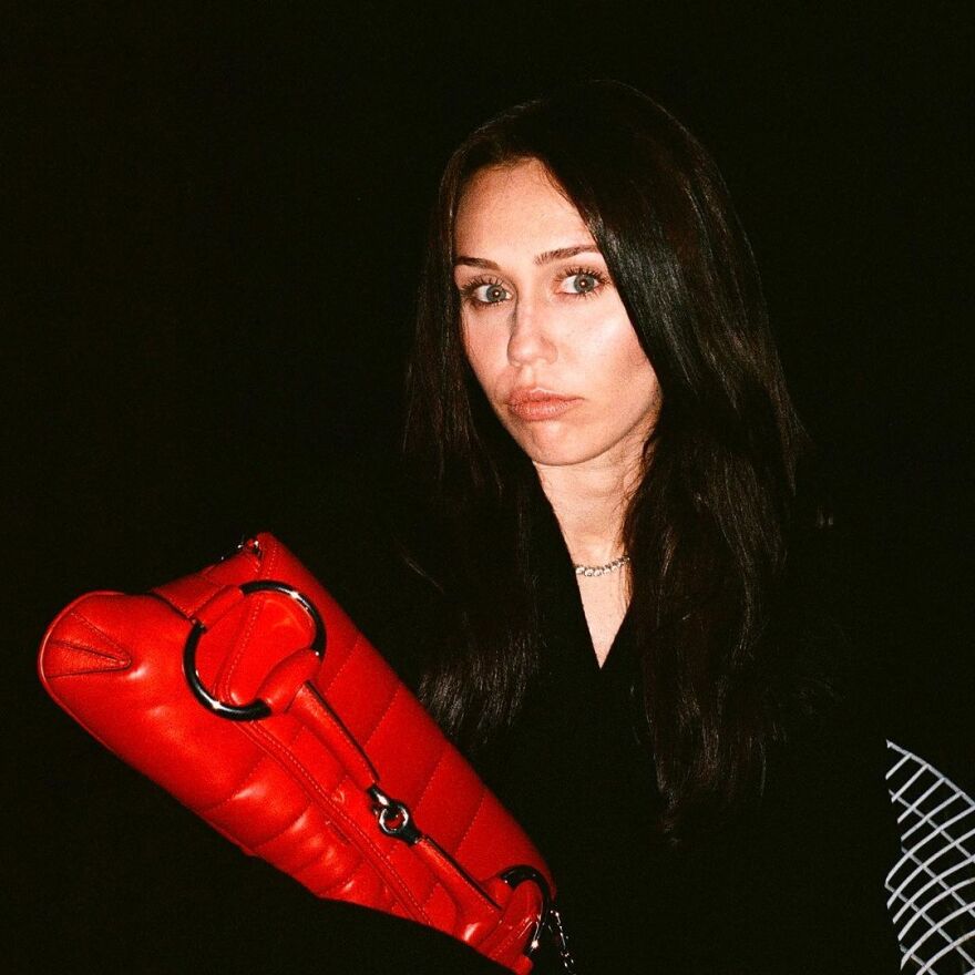 Μάιλι Σάιρους: Ξαναέγινε μελαχρινή και εξέπληξε τους θαυμαστές της 