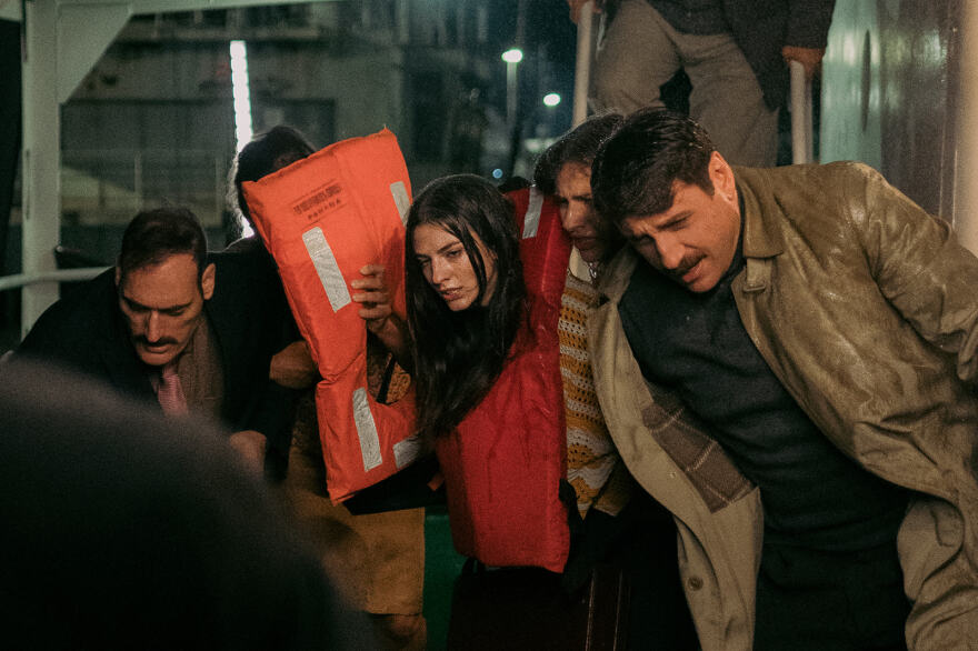 To Ναυάγιο: Δείτε φωτογραφίες από τα γυρίσματα της νέας σειράς του MEGA