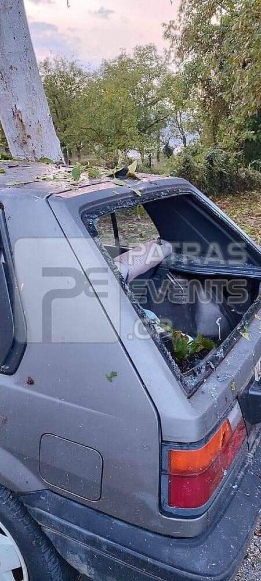 Κακοκαιρία Elias: Ζημιές από το χαλάζι στην ορεινή Αχαΐα, έσπασαν ηλιακοί και τζάμια - Δρόμος στα Τρίκαλα μετατράπηκε σε ποτάμι σε μία ώρα